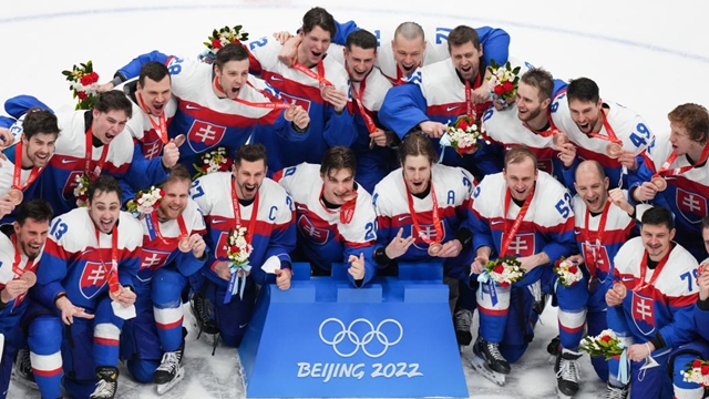 冰球男子铜牌赛：斯洛伐克队胜瑞典队