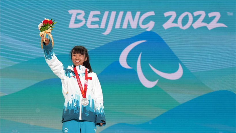 残奥冬季两项：女子长距离（站姿）颁奖仪式