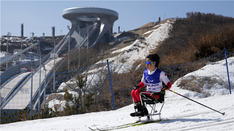 残奥越野滑雪：女子中距离（坐姿）决赛赛况