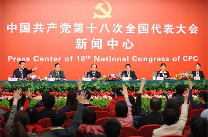 十八大新闻中心举办&ldquo;党组织建设与新形势新任务&rdquo;集体采访活动