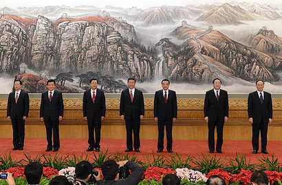 新一届中央政治局常委同中外记者见面