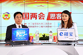 嘉宾与主持人合影