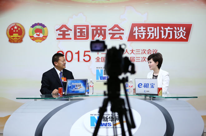 马汉成与主持人交谈