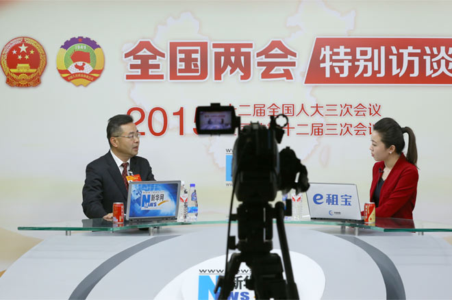 黄建平解答主持人问题