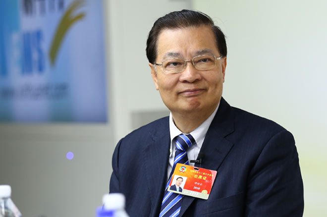 谭耀宗在访谈中