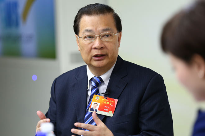 谭耀宗解答主持人问题