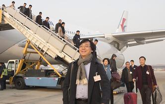 上海代表团抵京
