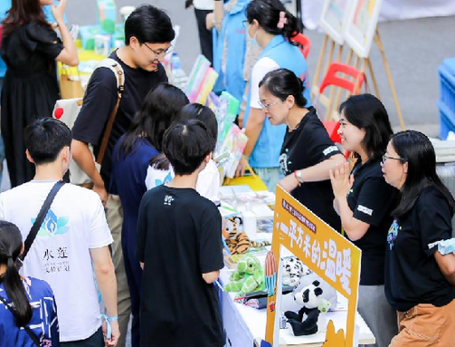 “太阳公益市集”开市 暖流涌动为爱接力