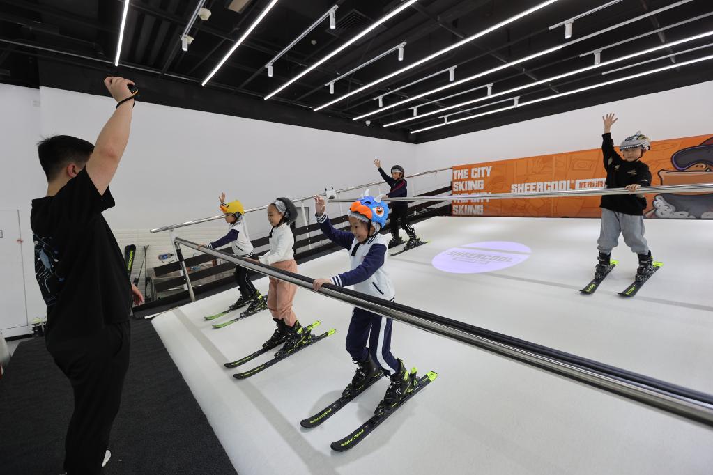 上海：体育课上的&ldquo;冰雪奇缘&rdquo;