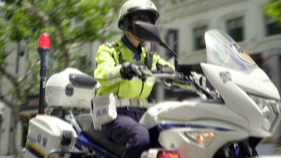 谁说交警只会贴罚单?请看看这部微电影