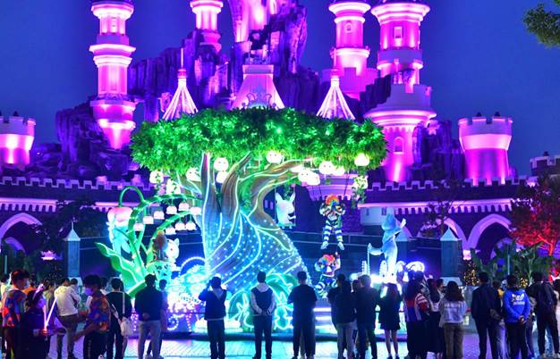 02 方特梦幻王国 奇幻花车巡游（芜湖日报 陈剑摄）