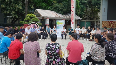 月圆饼香话中秋  两岸人士共论糕