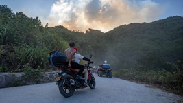 冲向重庆山火的骑手：&ldquo;没必要知道我的名字&rdquo;