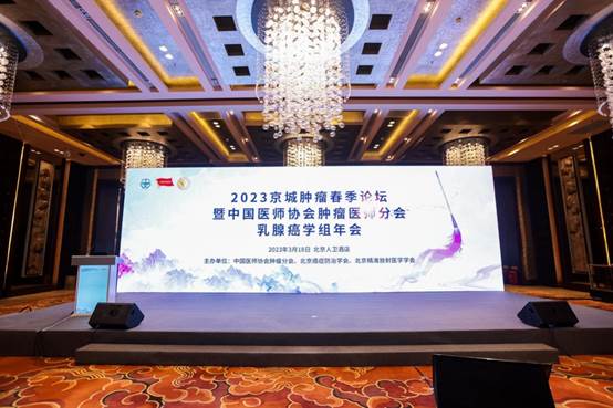 图片包含 室内, 桌子, 食物, 电脑  描述已自动生成