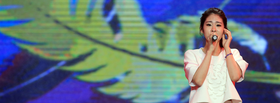 张碧晨演唱《我只在乎你》