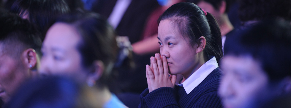 观众被年度人物的事迹所感动