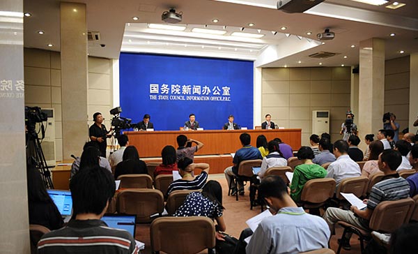 新闻办介绍天宫与神九交会对接任务情况