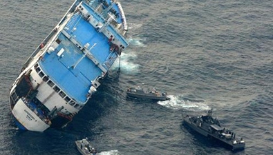 伊拉克：摩苏尔超载渡轮沉没 近百人死亡