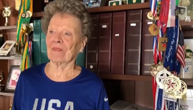 年逾八旬的田径全能选手