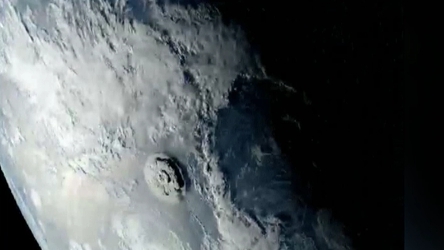卫星捕捉到了汤加火山喷发的图像