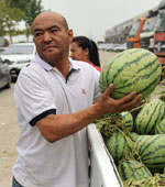 &ldquo;一个人的马拉松&rdquo;阿不力孜：这是一个人的&ldquo;马拉松&rdquo;。起点如凤凰涅槃，终点尚不知在哪里，勇气与艰辛写就传奇人生。从１９９１年到２０１３年这场长跑主题是：见义勇为。