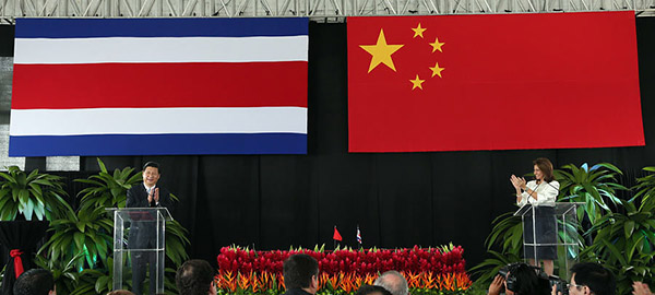 习近平同哥斯达黎加总统共同会见记者