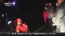 河南漯河：女子不慎坠井 众人合力救援