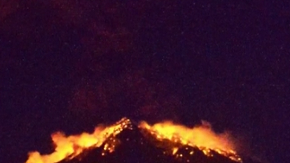 印尼巴厘岛火山再喷发 多趟航班取消