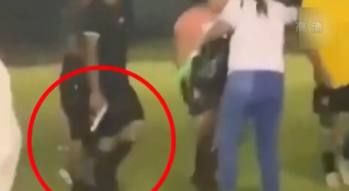 宏都拉斯：一足球裁判對抗議球迷掏槍警告