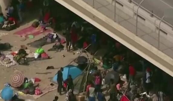 美国：上万非法移民“驻扎”得州边境大桥下