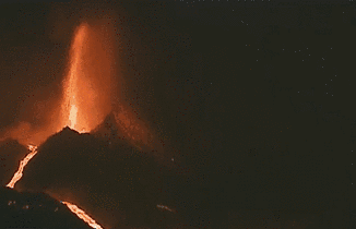 西班牙拉帕尔马岛火山持续喷发