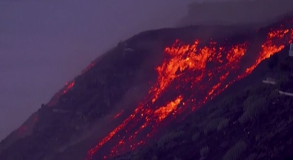 西班牙：老昆布雷火山仍在喷发 滚石大如三层楼房