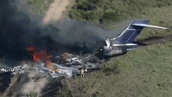美國：一飛機墜毀 機上21人全部生還