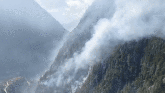 西藏林芝市察隅县森林火灾救援进展：救援持续 已出动救援力量3300余人次