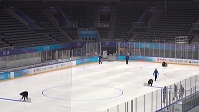 北京：迎接冰球测试赛 国家体育馆开始制冰