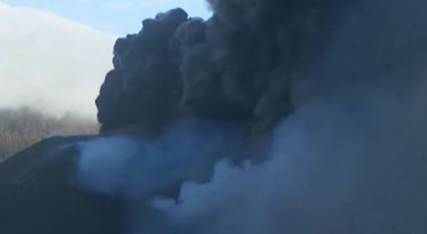 西班牙：拉帕尔马岛火山持续喷发 科学家前往调研