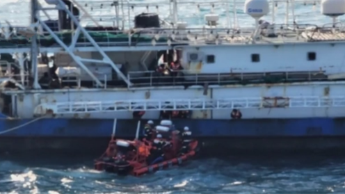 中国籍渔船在韩海域触礁 22名船员均获救