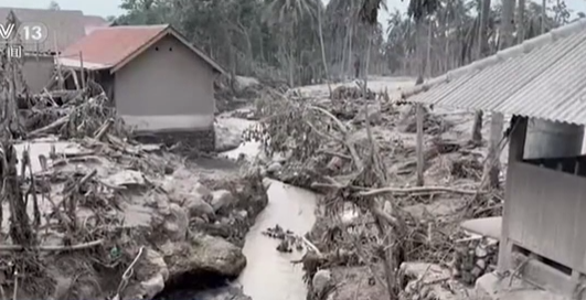 印尼：塞梅鲁火山喷发已致14人死亡 5000余人受灾