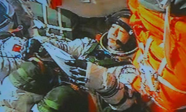 航天员做返回前工作