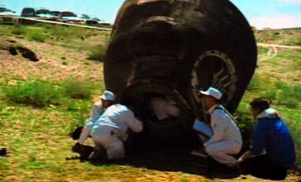 神舟九号着陆成功