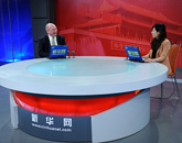 嘉宾与主持人交谈