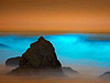 美国加州海滩惊现神秘蓝色光芒