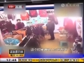 安徽合肥：女子空手夺刀 吓走抢劫疑犯