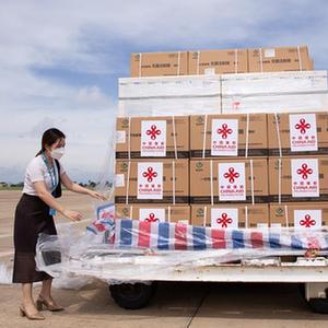 （国际疫情）（3）中国政府援助老挝第六批新冠疫苗抵达万象