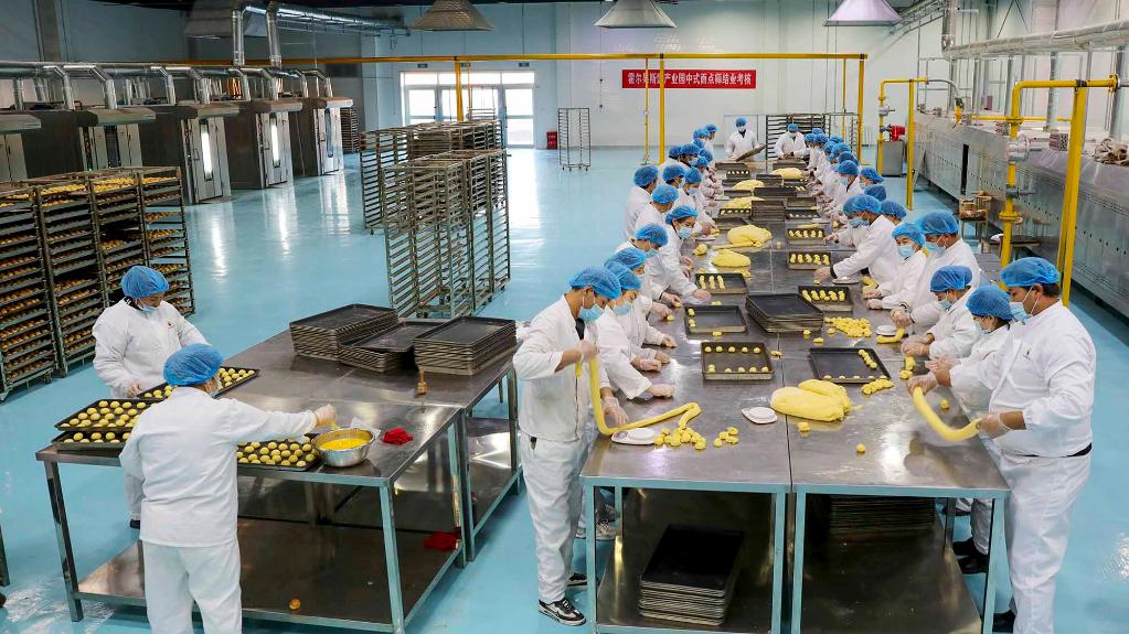 热火朝天！百万伊犁馕香飘欧洲“餐桌”