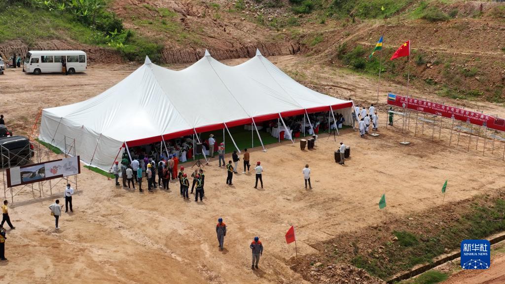 中企卢旺达那巴龙格河二号水电站项目举行开工仪式