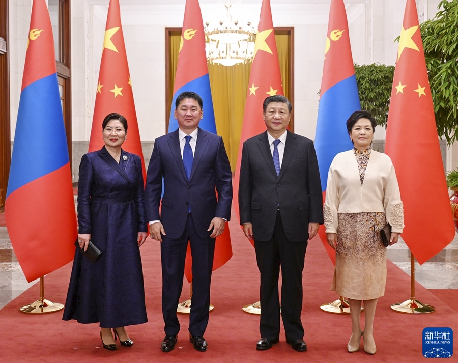习近平同蒙古国总统呼日勒苏赫举行会谈