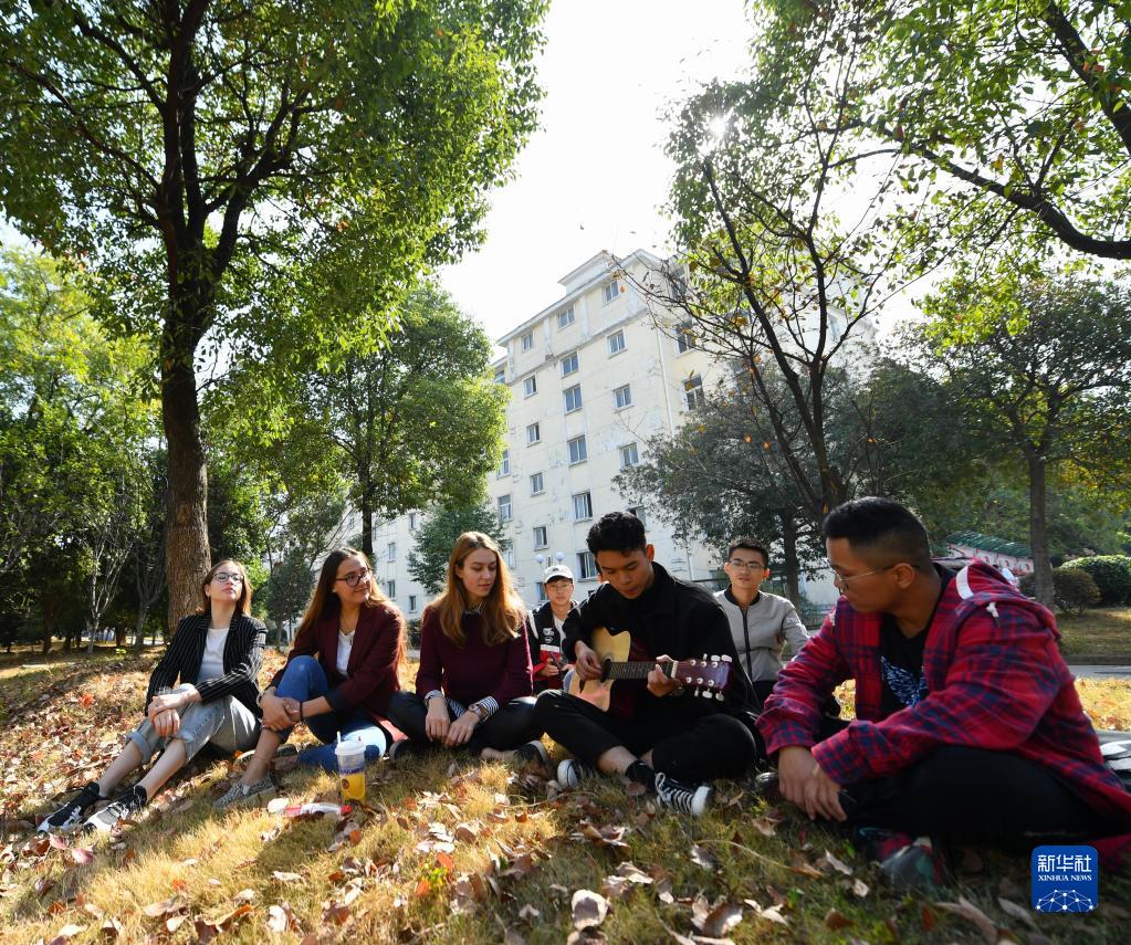 为中俄关系定向领航 为世界注入更多稳定性——写在习近平主席即将对俄罗斯进行国事访问之际