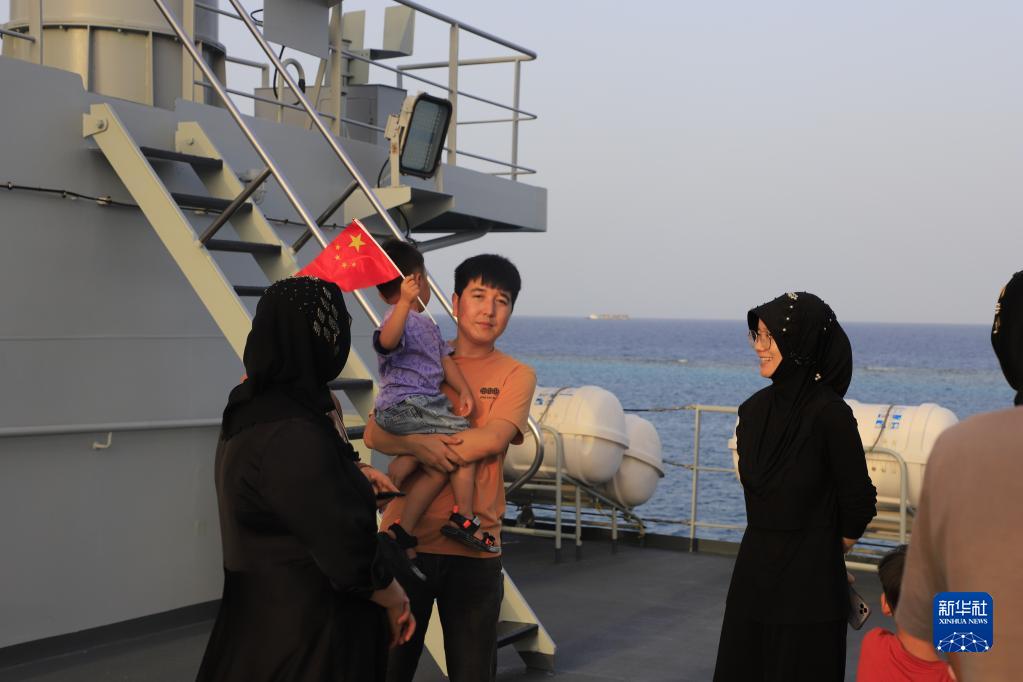 中国海军两艘军舰紧急撤离我在苏丹人员