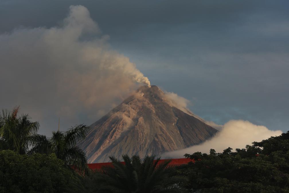 菲律宾超1600名因火山活动疏散居民患呼吸疾病